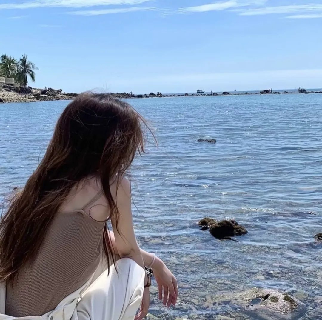 地球上只有我们两人海报